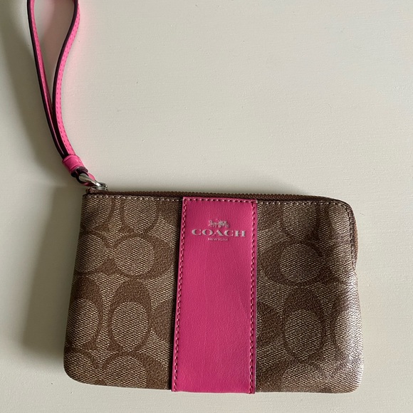 Coach Handbags - Coach wristlet